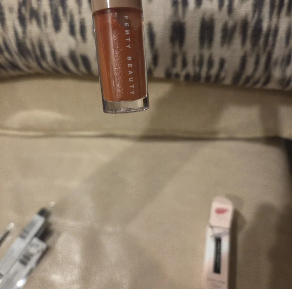 Fenty Beauty Gloss Bomb Universal Lip Luminizer Warm Copper Shine FENTY GLOW 2ML